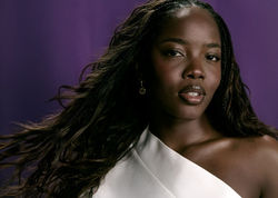CLARA MONEKE BRILHA!