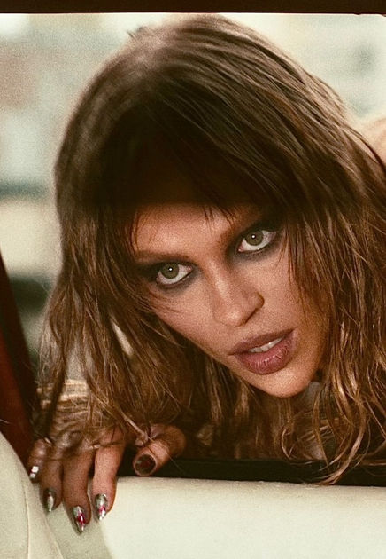 Luísa Sonza lança número 0800 para fãs ouvirem mensagem exclusiva  e trecho inédito de uma música