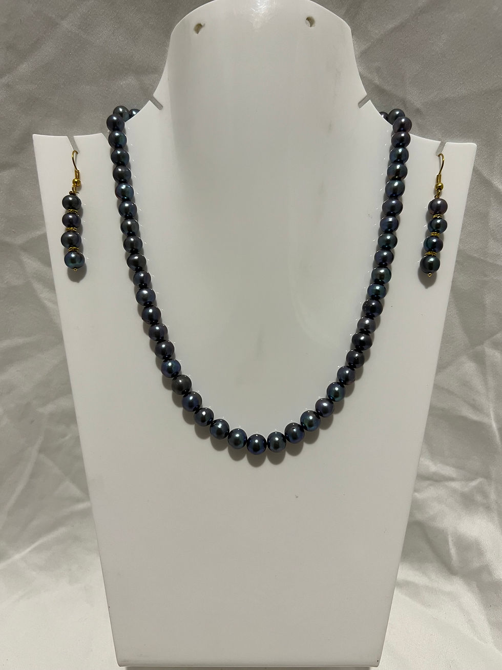 Thumbnail: 8-9 mm AAA+ Single Strand Round Peacock Pearl Necklace Set