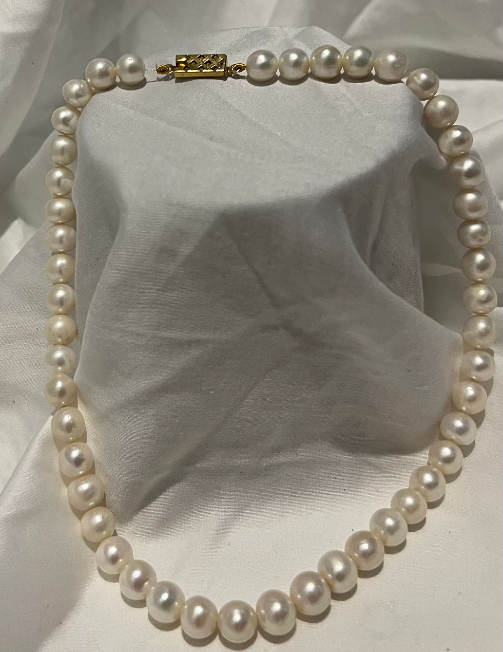 Thumbnail: 9-10 mm AAAA+ Round white single string