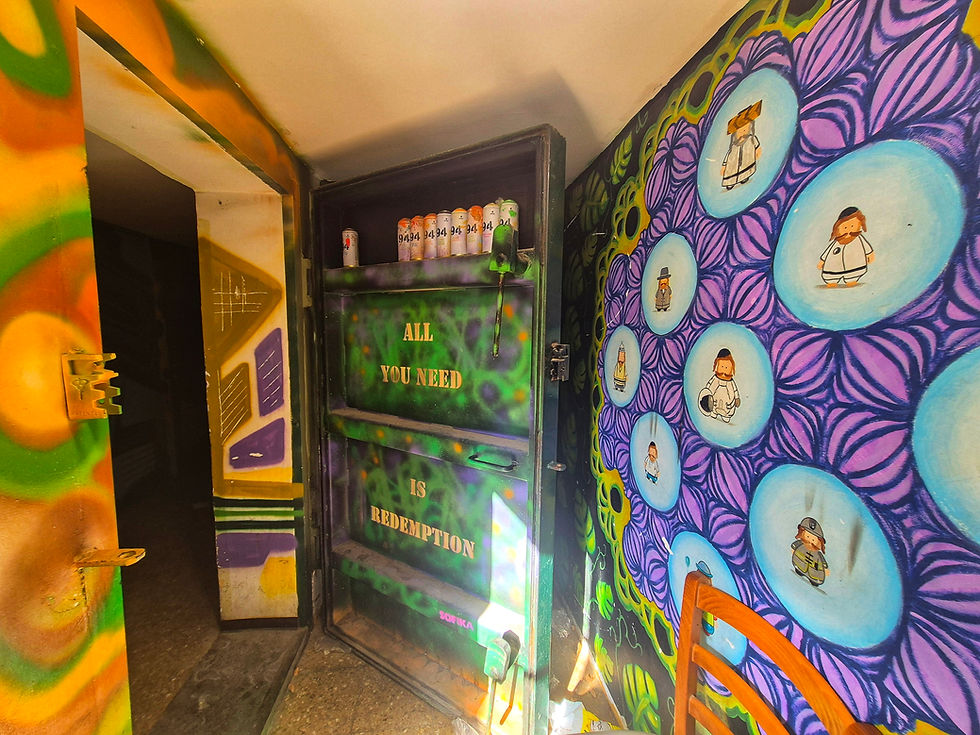 גלריית המקלט במאה שערים=צלמה גילי מצא