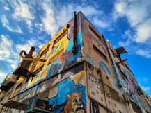 טיול במאה שערים-מלון, הגלריה היחידה בעולם החרדי ואמנות רחוב נדירה