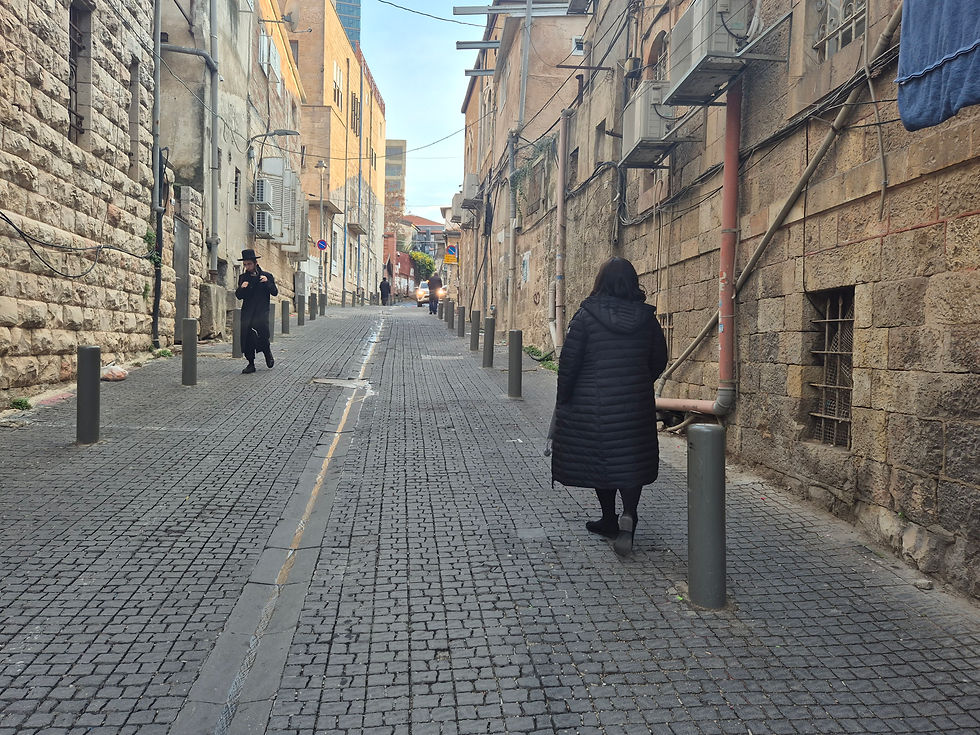 מאה שערים-צלמה גילי מצא