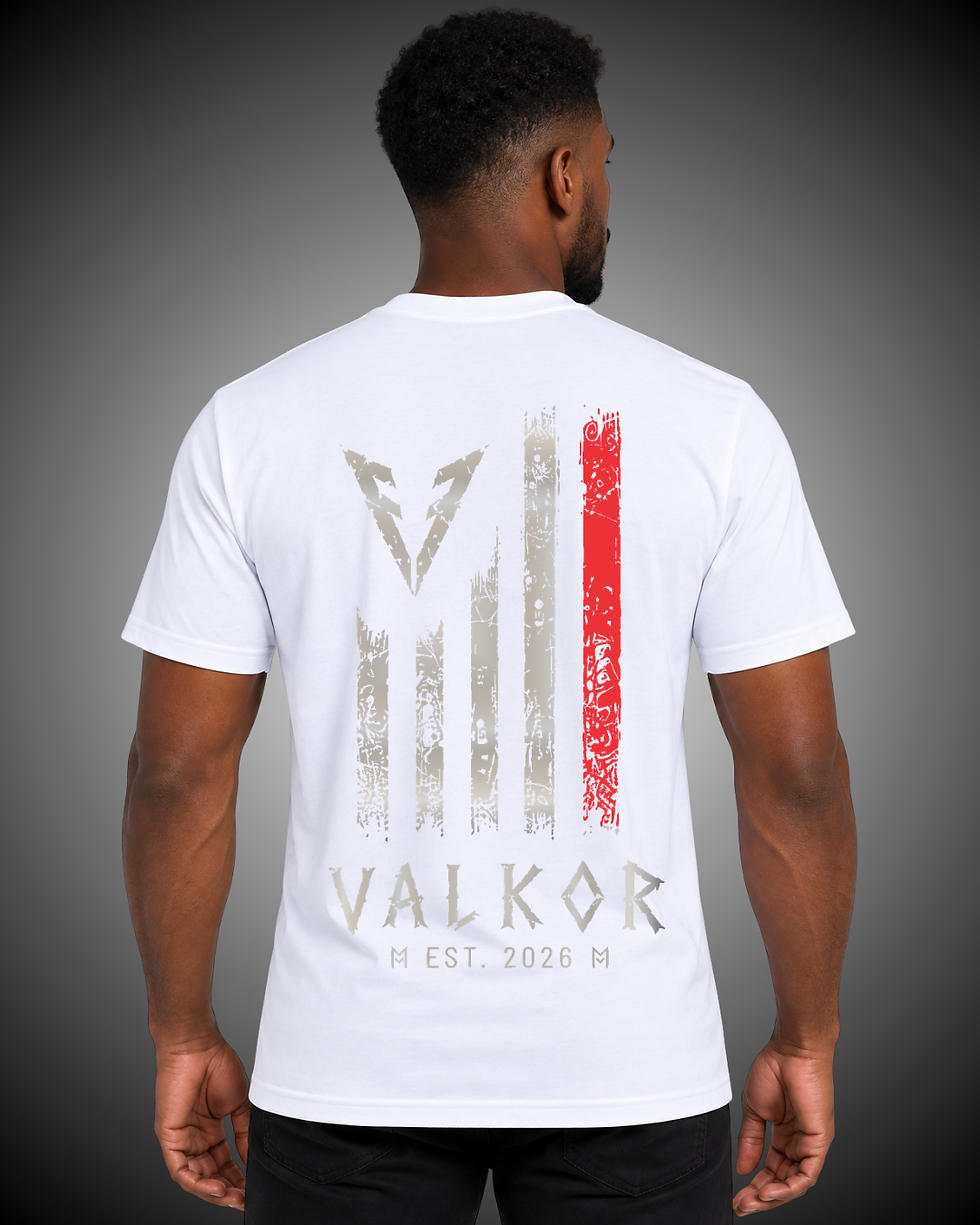 Costas da camiseta Valkor branca com estampa estilizada