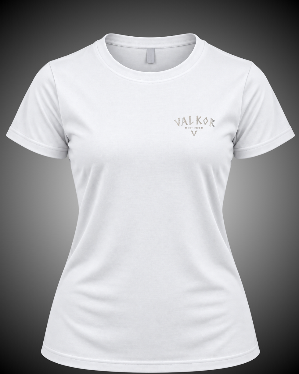 Miniatura: Camiseta feminina Valkor Essential branca com logo no peito.