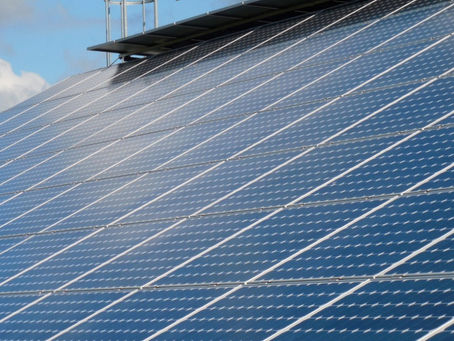 Debat: Hvorfor får vi ikke solceller på kommunale bygninger