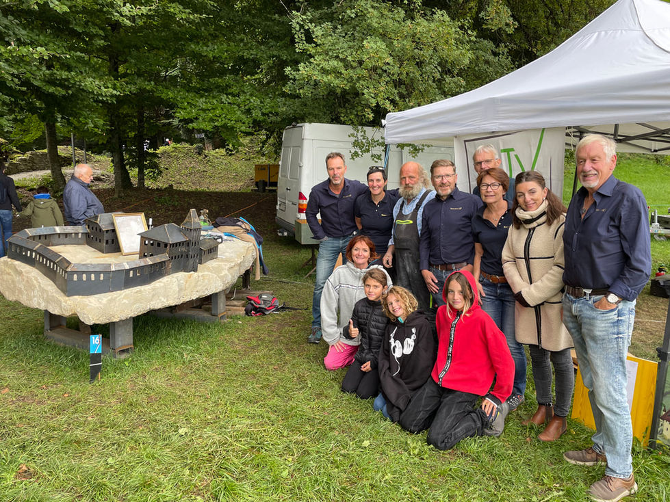 10-L'oeuvre créée par les jeunes de la région, une collaboration entre l'AJV et l'artiste 