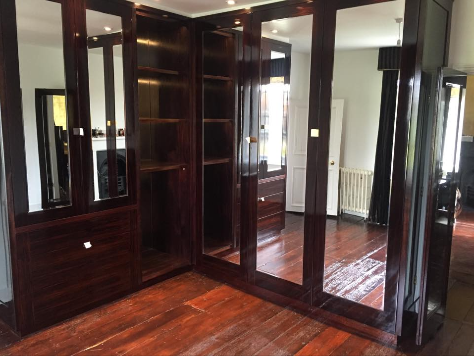 Mirrored dressing room