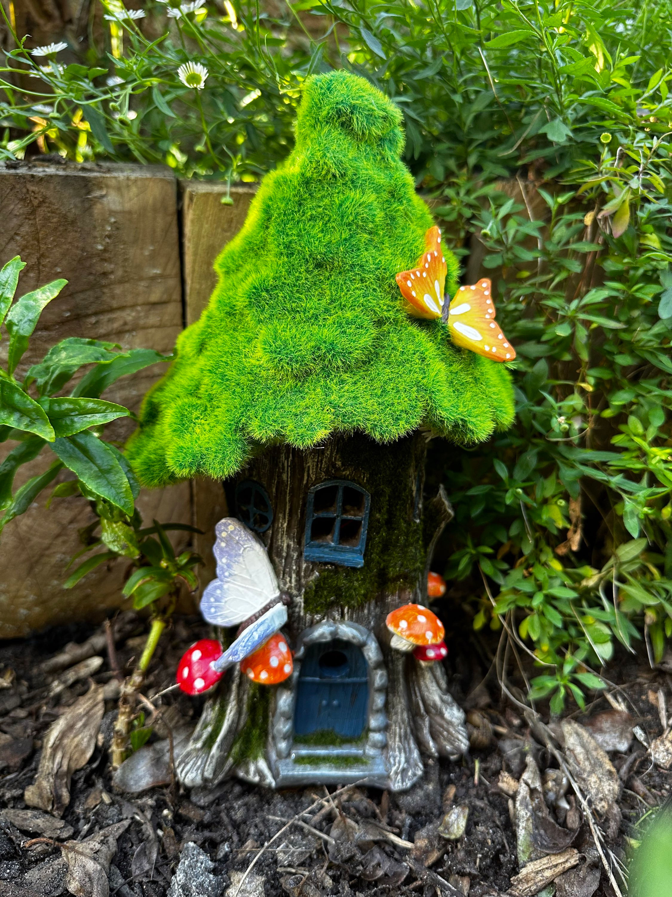 32cm solar powered grass roof fairy house