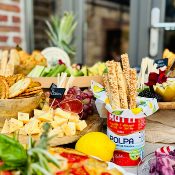 Wij brengen smaak, stijl en gemak naar elk feest! Van een intiem moment tot een groots event – Plateau Apero serveert borrelplezier waar je gasten geen genoeg van kunnen krijgen.