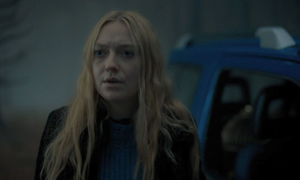 Mina (Dakota Fanning)