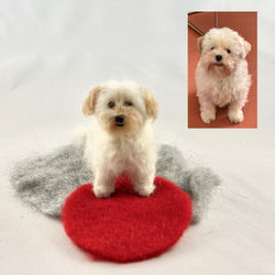 Malteser Hund aus Filz nach Fotovorlage sitzend gefilzt ca. 12 cm