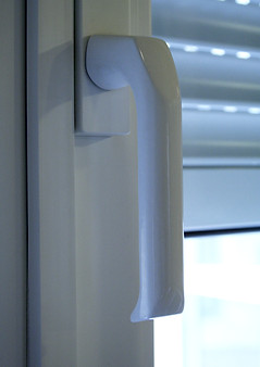window handle with safety glass and roll top.jpg