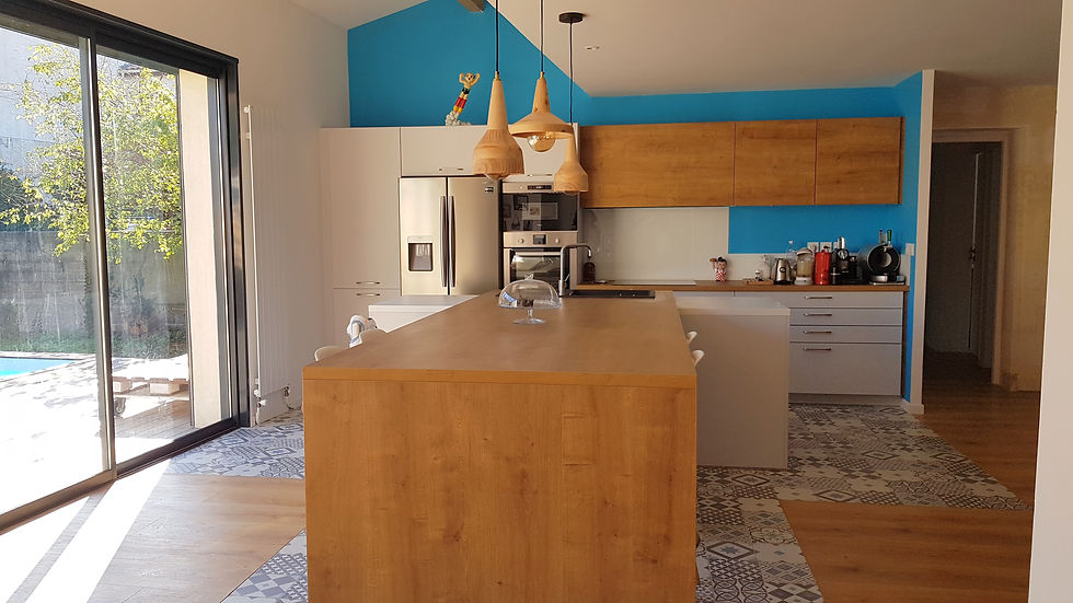 Cuisine et mur bleu