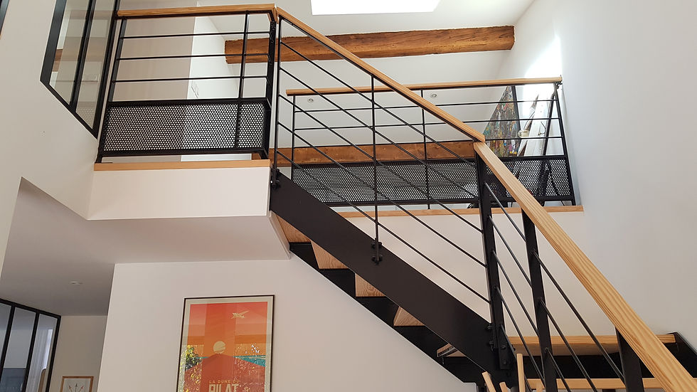 L'escalier en métal et bois