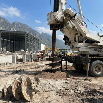 Piloteadora tipo Texoma trabajando en cimentaciones profundas en Monterrey