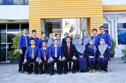 keluarga besar SMA Informatika.jpg