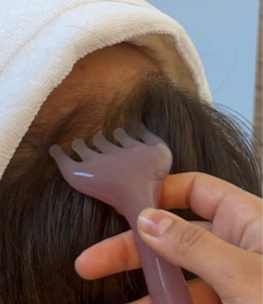 El Japanese Head Spa responde a esta necesidad combinando el Spa Capilar Bogotá con tratamientos faciales que potencian los resultados.