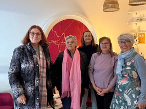 Miembros del equipo de Cruz Roja Málaga disfrutando de una jornada de head spa en Japanese Head Spa Málaga.