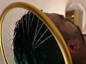 Masaje craneal japonés para hombre durante ritual de Head Spa consciente en Japanese Head Spa