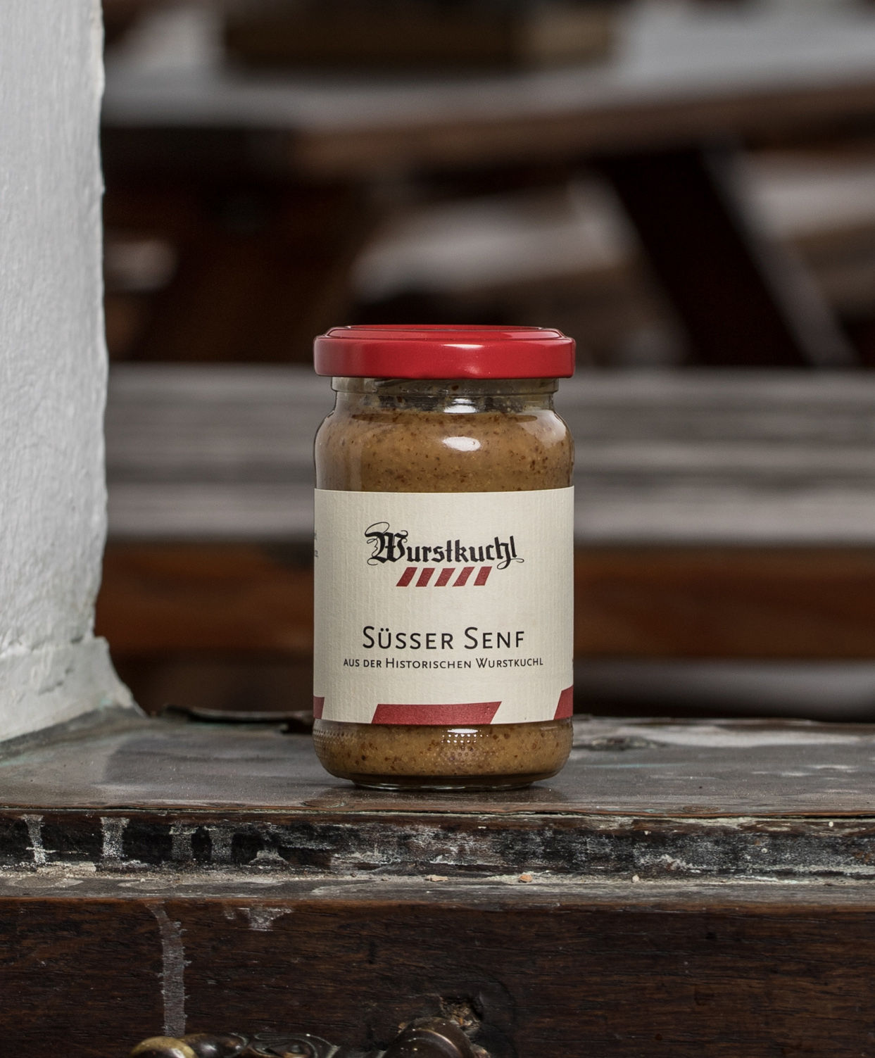Ein Glas süßer Senf, klein