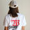 Miniaturbild: Model mit Wurstkuchl Cap und Wurstkuchl T-Shirt