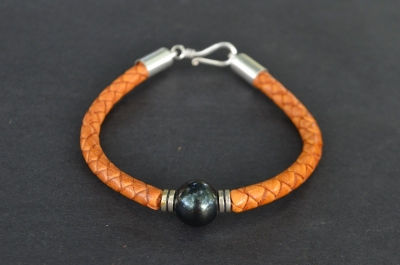 Thumbnail: Bracelet With Dark Blue Fresh Water Pearl