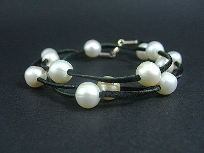 Thumbnail: Universal Fresh Water Pearl Bracelet