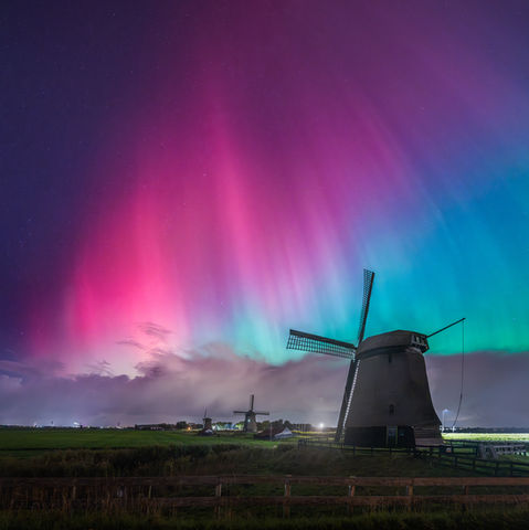 windmills of Schermerhorn under the aurora sky