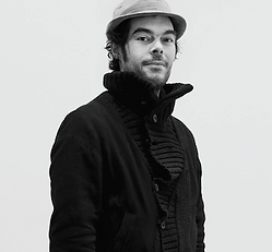 Portrait Vaultman N&B.png