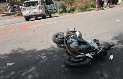 Colisão entre carro e moto deixa motociclista gravemente ferido no DF