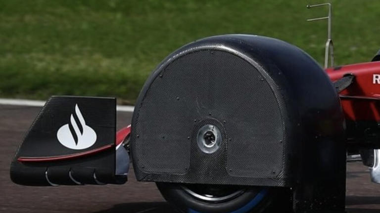 Ferrari tests splash guards on F1-75 at Fiorano