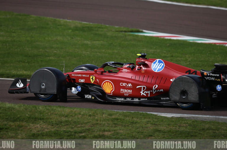 Ferrari tests splash guards on F1-75 at Fiorano