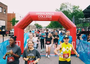 Highlands College Half Marathon custom inflatable arch