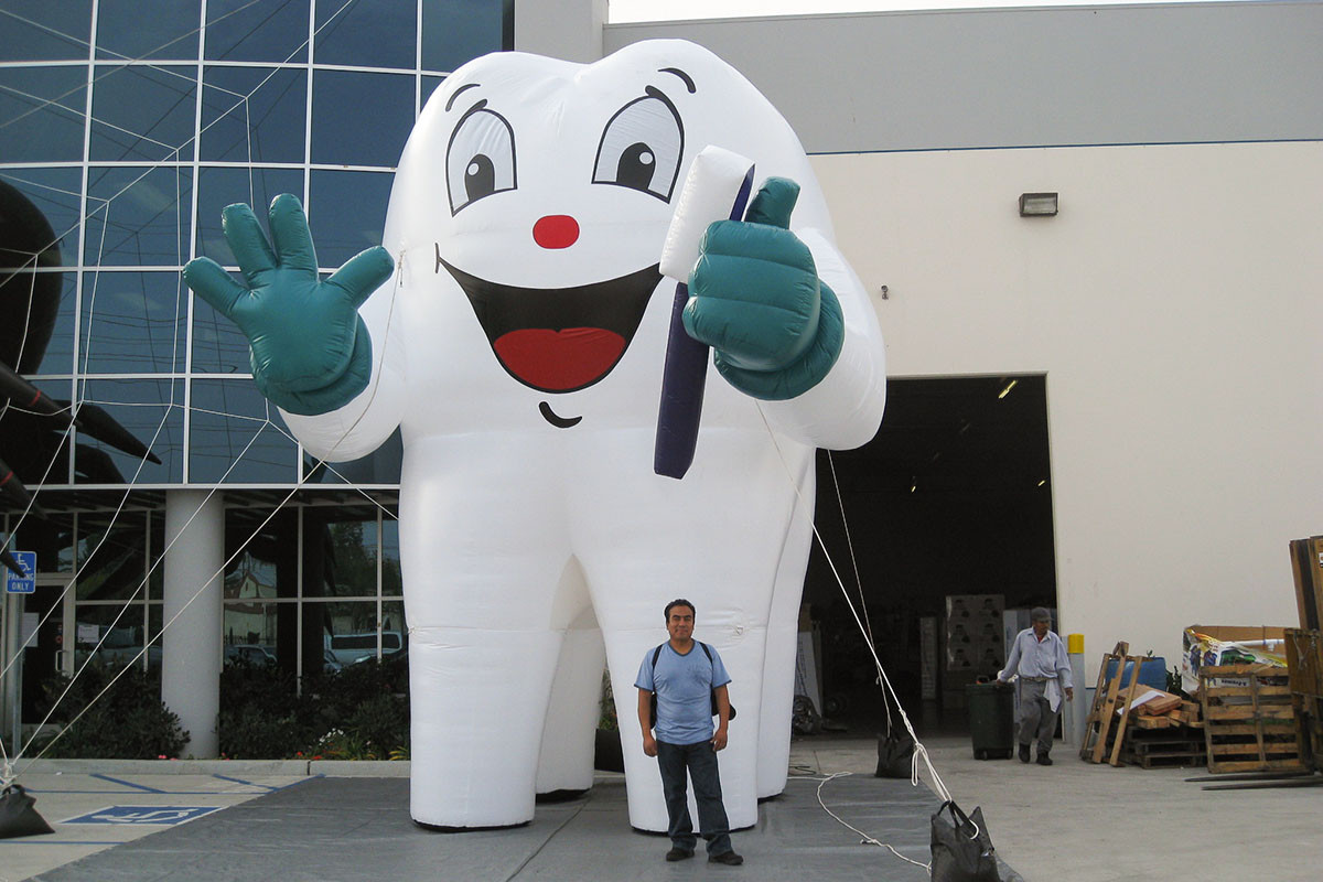 Giant Inflatables: Tooth | Los Angeles, CA