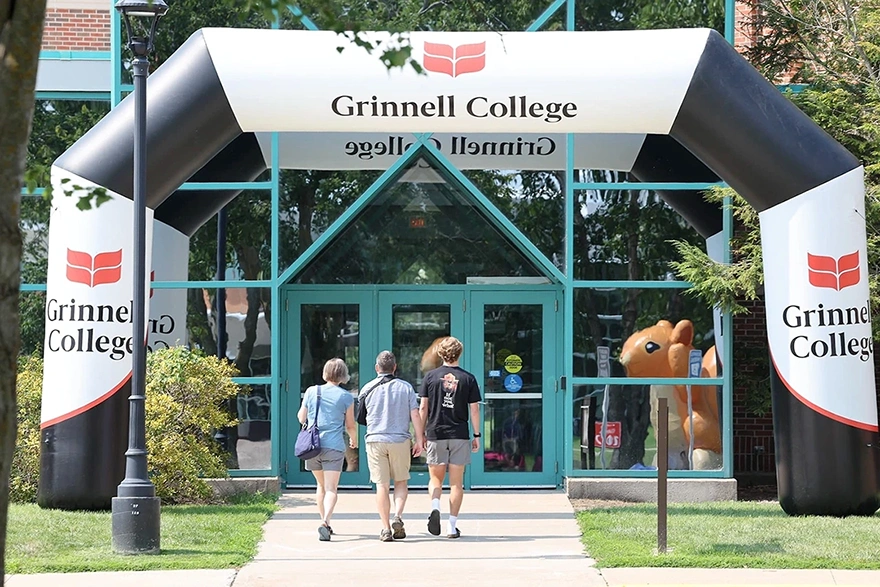 A branded inflatable arch used at the entrance of Grinnell College for student engagement, wayfinding, and event day visibility.