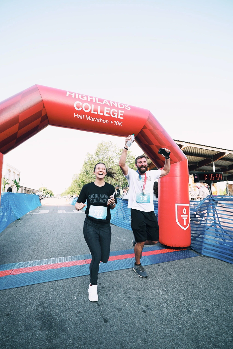 Custom inflatable arch featuring Highlands College branding at the finish line of a campus-hosted half marathon. A perfect example of event visibility and school pride.