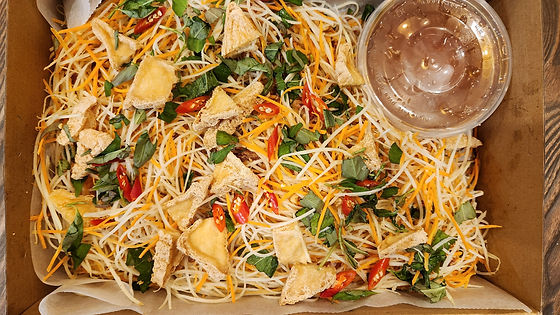 VEGETARIAN GREEN PAPAYA SALAD (Serves 8)