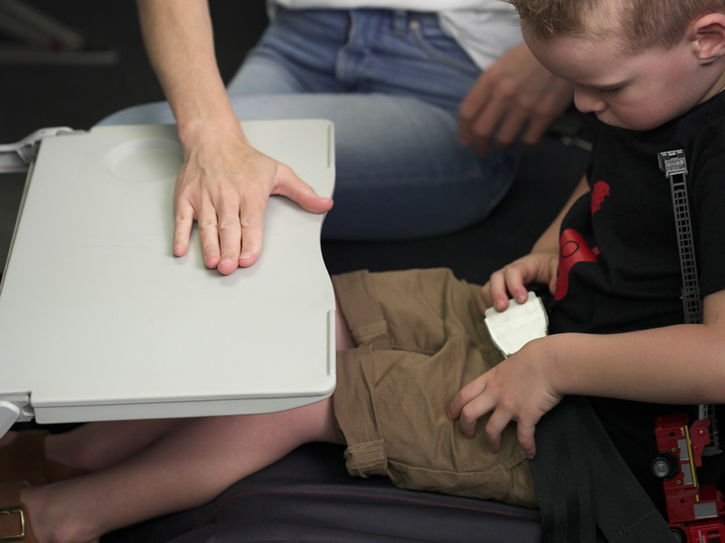 Demonstration of a kid using Napflat Toddler Airplane Seat Extender