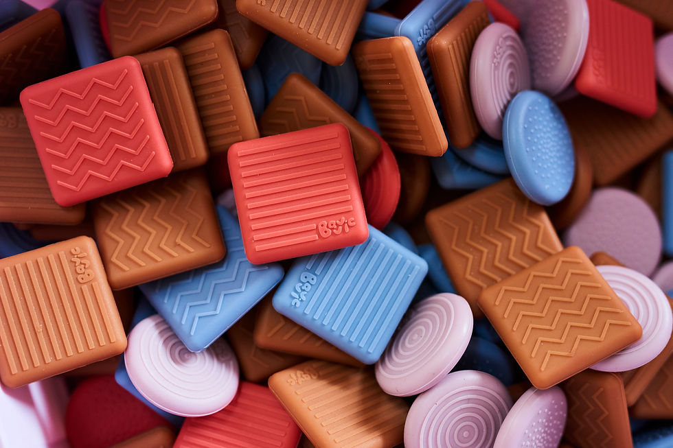 Bavvic Connectors - Lifestyle messy