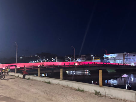 Valença ganha iluminação especial na cor rosa para alerta contra o câncer de mama.