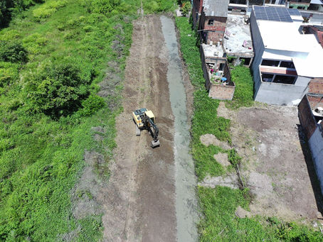 Prefeitura de Valença avança na limpeza de canais no Tio Virgínio e Estância Azul