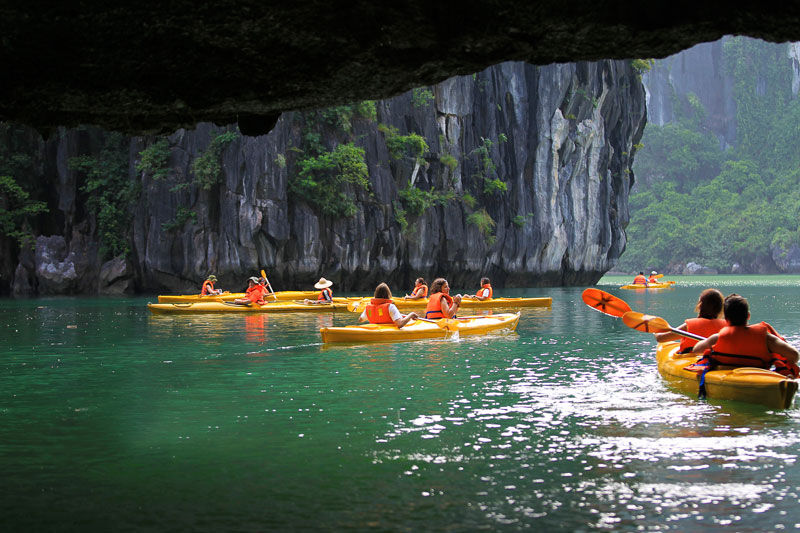 Thuyền nhựa Kayak được sử dụng tại Vịnh Hạ Long