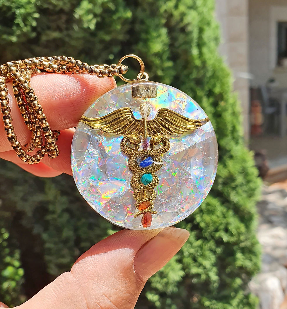 תמונה ממוזערת: מטה הרפואה באבני הצ'אקרות על רקע אופאל שמימי