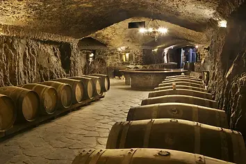 Barricas-en-las-cuevas2.webp