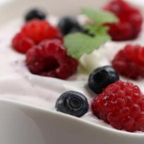 زبادي + فاكهه