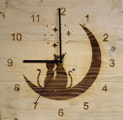 Horloge ronde chantournée en bois massif