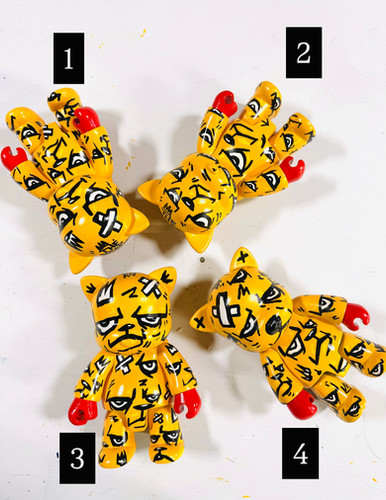 TOY２R・Qee・香港・キューイーキーチェーン・８インチ・１１体まとめてセット 8” Toy2R Qee Hand Painted figures | The Bear Champ