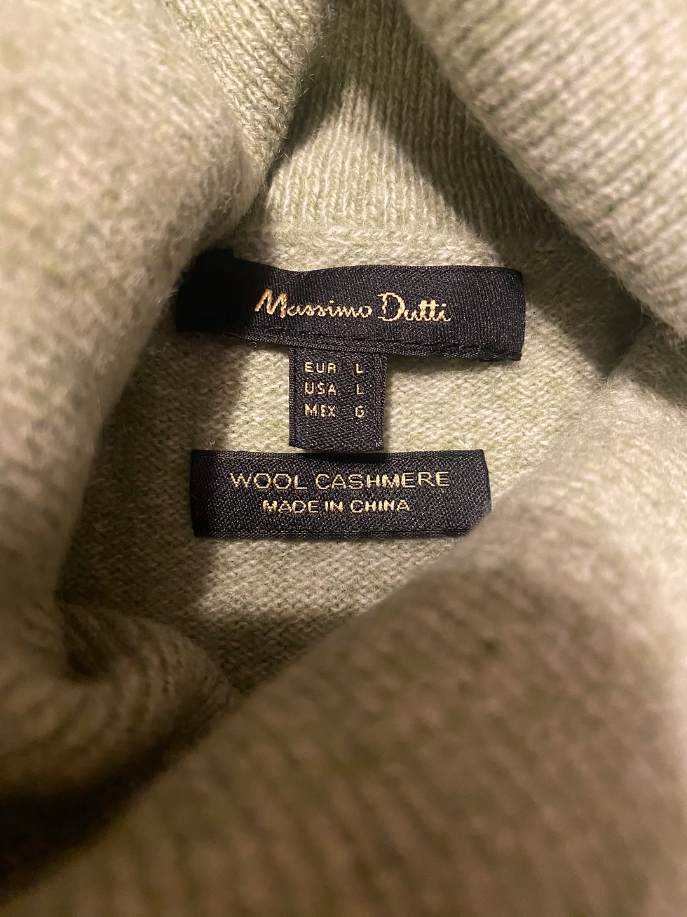 Миниатюра: Кашмирен пуловер Massimo Dutti (25,57 €)