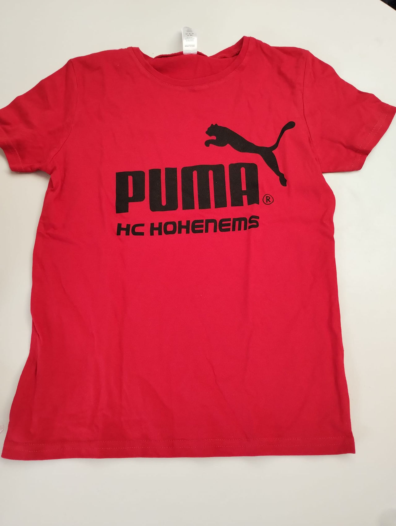 rotes Puma-T-Shirt